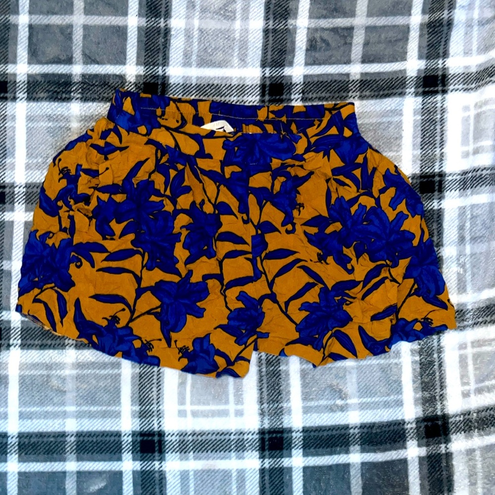 H&M Flower print shorts Womens size Small
